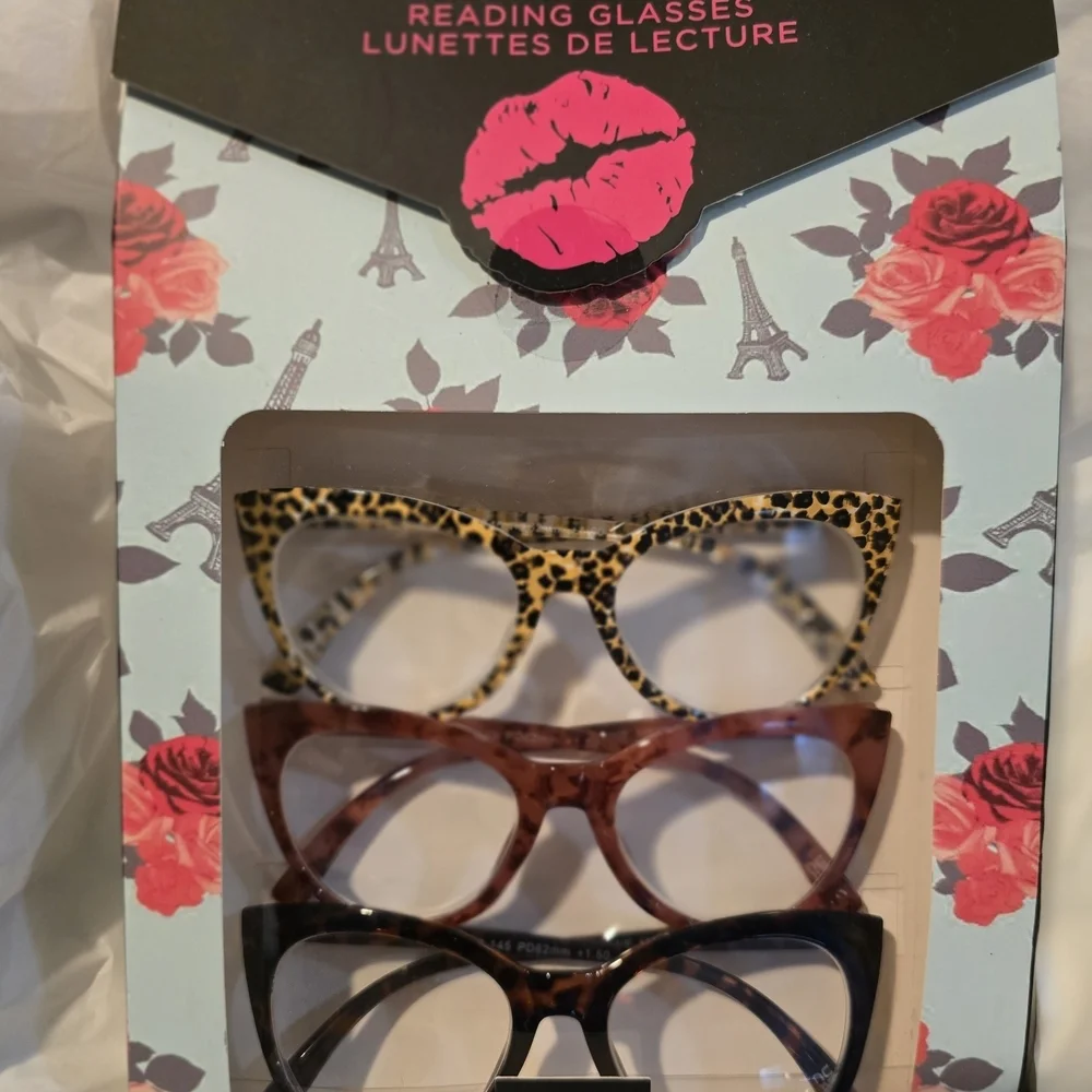 Betsey Johnson Reading Glasses Set
